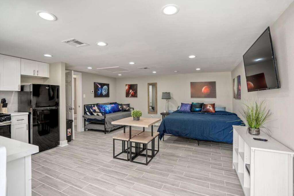 Cosmic Studio At North Downtown Villa Houston Ngoại thất bức ảnh